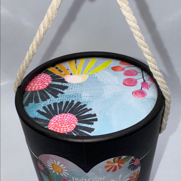 Demdaco Jigsaw 100 Piece Puzzle Friendship Starts in Loving Hearts - Picture 3 of 3